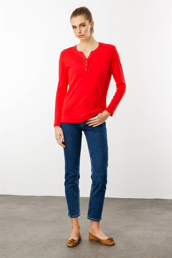 Kadın Omzu ve Yakası İğne İşli Pamuklu Bluz Kırmızı