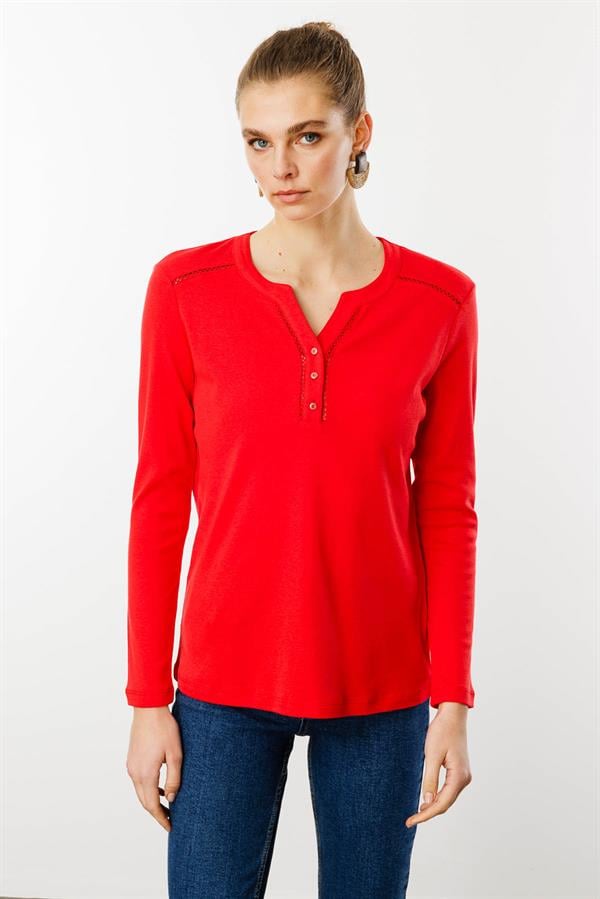 Kadın Omzu ve Yakası İğne İşli Pamuklu Bluz Kırmızı