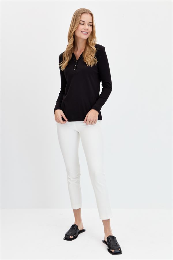 Женская хлопковая блузка с игольной вышивкой на плечах и воротнике