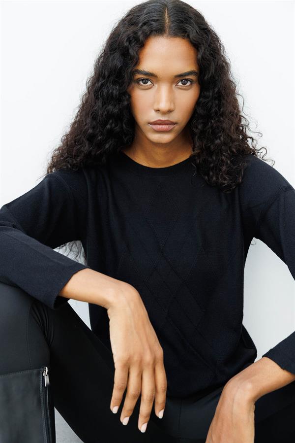 Kadın Önü Baklavalı Yan Örgü Kazak Siyah