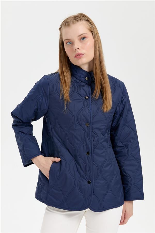 Kadın Önü Çıtçıtlı Soğan Desenli Kısa Kapitone Ceket Lacivert
