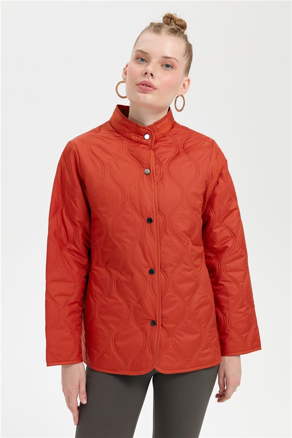 Kadın Önü Çıtçıtlı Soğan Desenli Kısa Kapitone Ceket Oranj