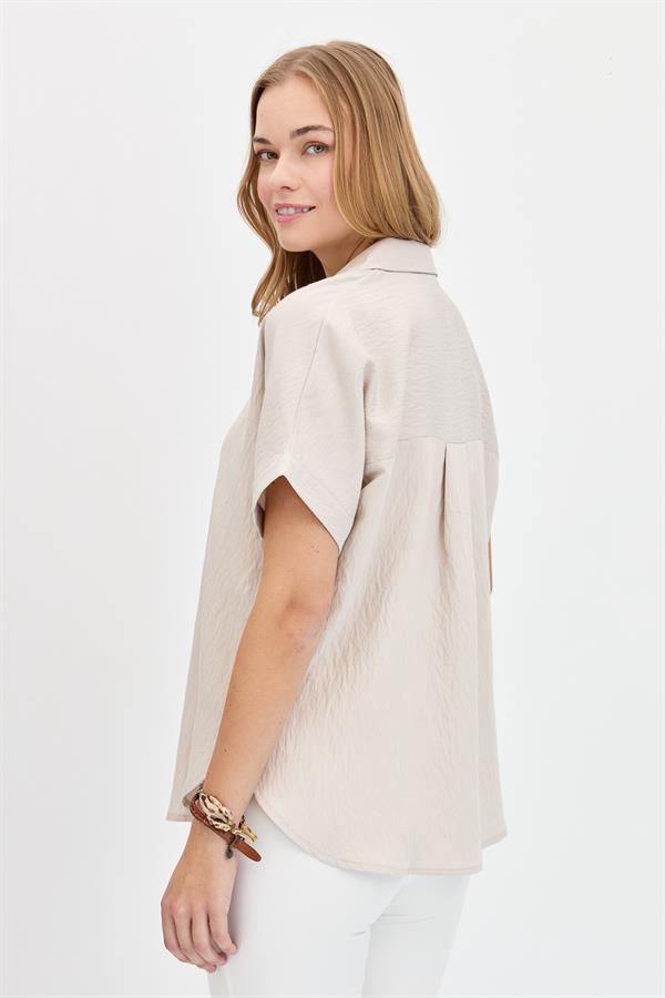 Женская хлопковая футболка с рубашечным вырезом и пряжкой бежевый