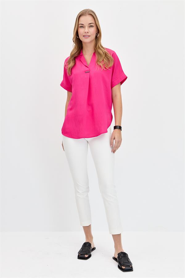 Женская хлопковая футболка с рубашечным вырезом и пряжкой розовый