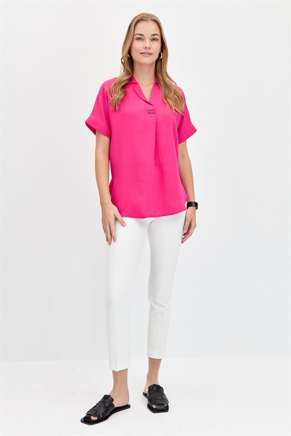 Женская хлопковая футболка с рубашечным вырезом и пряжкой розовый