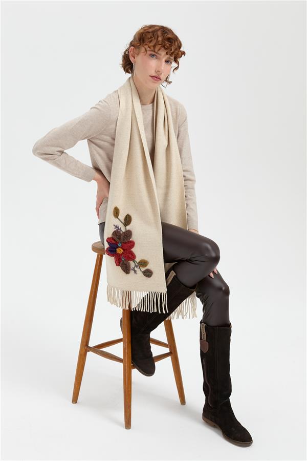 Kadın Örgü Çiçek İşlemeli Püsküllü Kaşkol T.Melanj