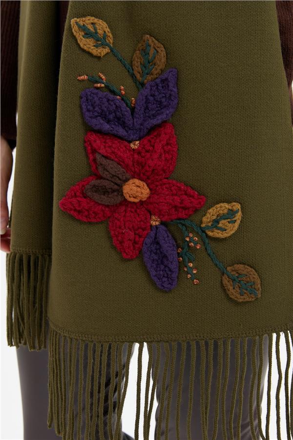 Kadın Örgü Çiçek İşlemeli Püsküllü Kaşkol Haki