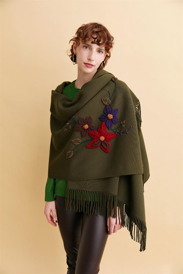 Kadın Örgü Çiçek İşlemeli Püsküllü Şal Haki