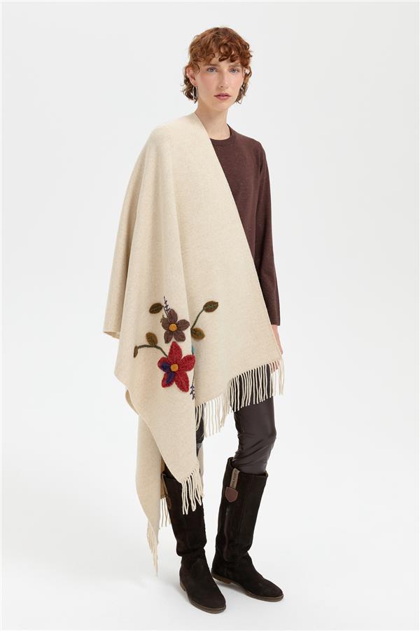 Kadın Örgü Çiçek İşlemeli Püsküllü Şal T.Melanj