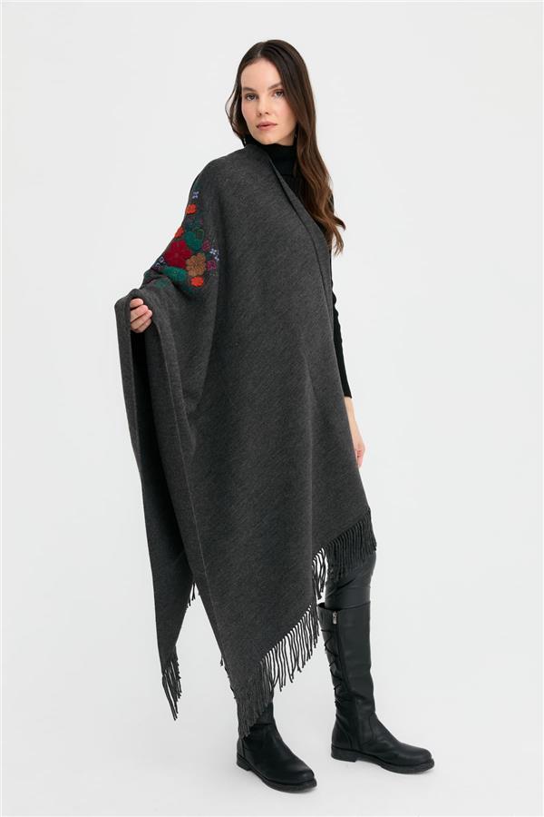 Kadın Ortası Çiçek İşlemeli Şal K.Füme