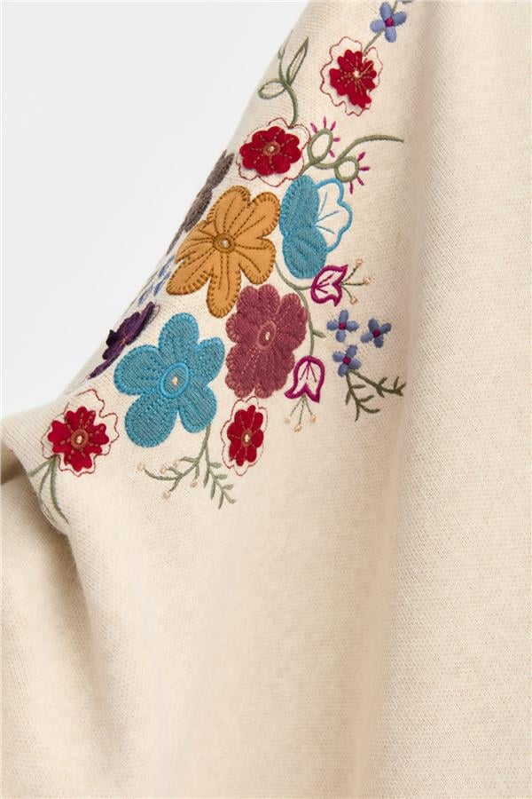 Kadın Ortası Çiçek İşlemeli Şal T.Melanj