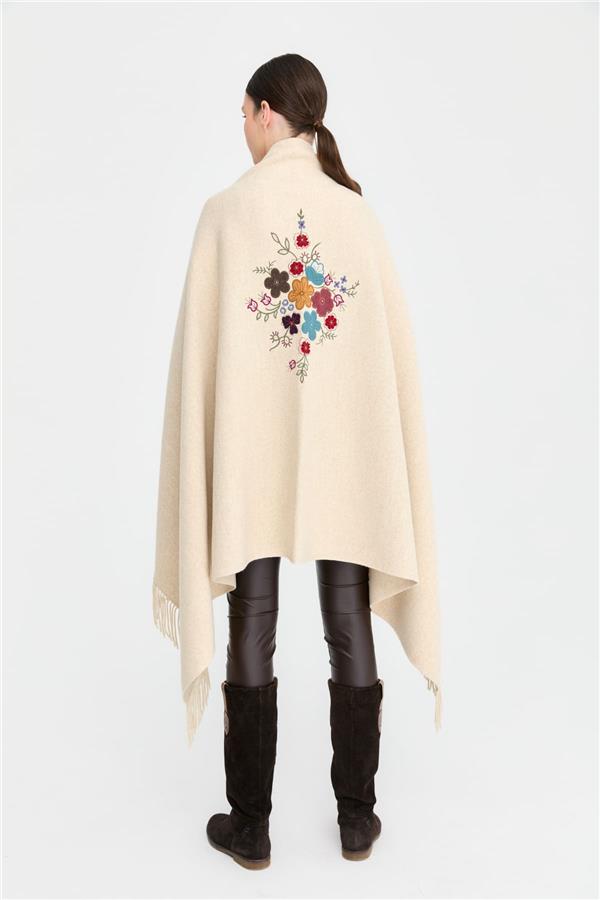 Kadın Ortası Çiçek İşlemeli Şal T.Melanj
