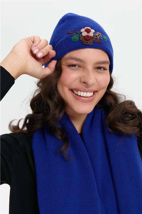 Kadın Papatya Çiçek İşlemeli Yün Bere K.S.Mavi