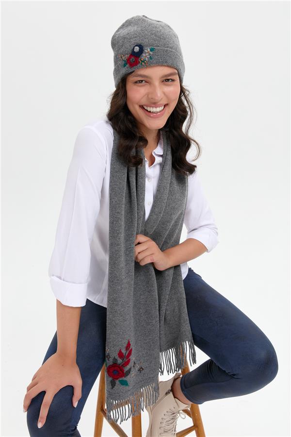 Kadın Papatya Çiçek İşlemeli Yün Bere Füme