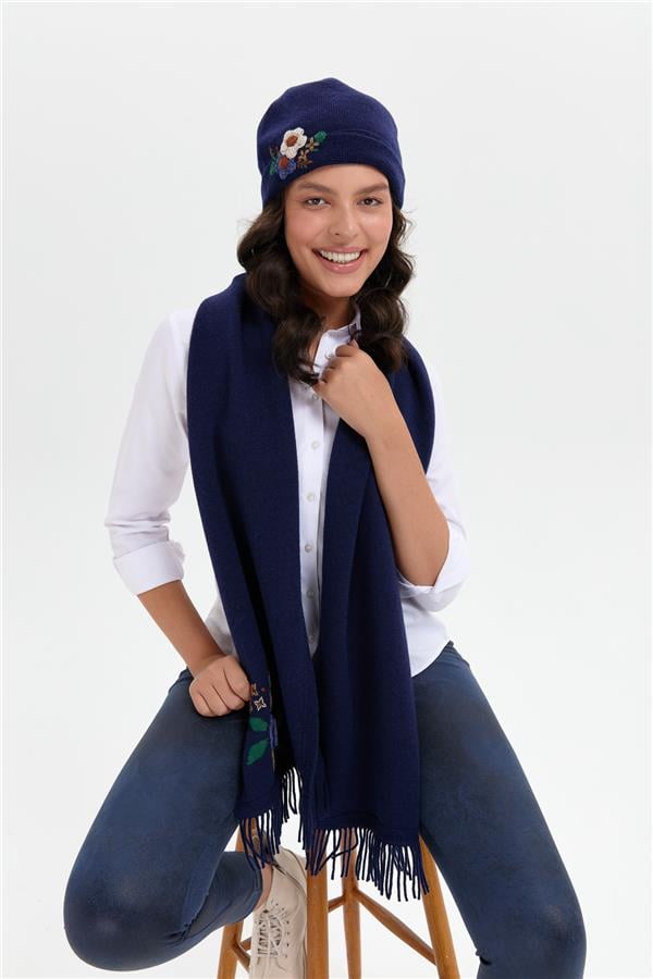 Kadın Papatya Çiçek İşlemeli Yün Bere Y.A Lacivert