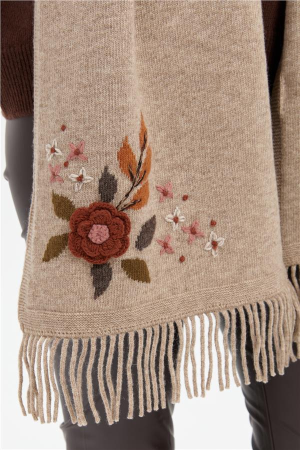 Kadın Papatya İşlemeli Püsküllü Yün Kaşkol K.Bej