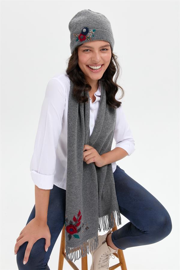 Kadın Papatya İşlemeli Püsküllü Yün Kaşkol Füme