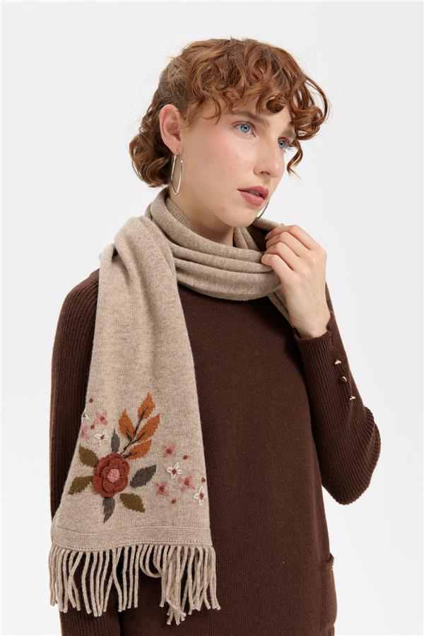 Kadın Papatya İşlemeli Püsküllü Yün Kaşkol K.Bej