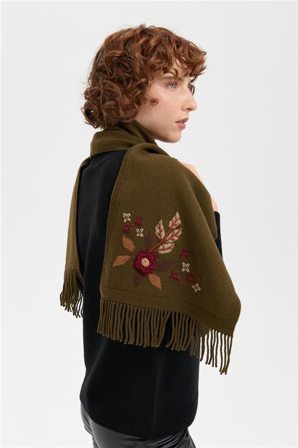 Kadın Papatya İşlemeli Püsküllü Yün Kaşkol A.Yeşil