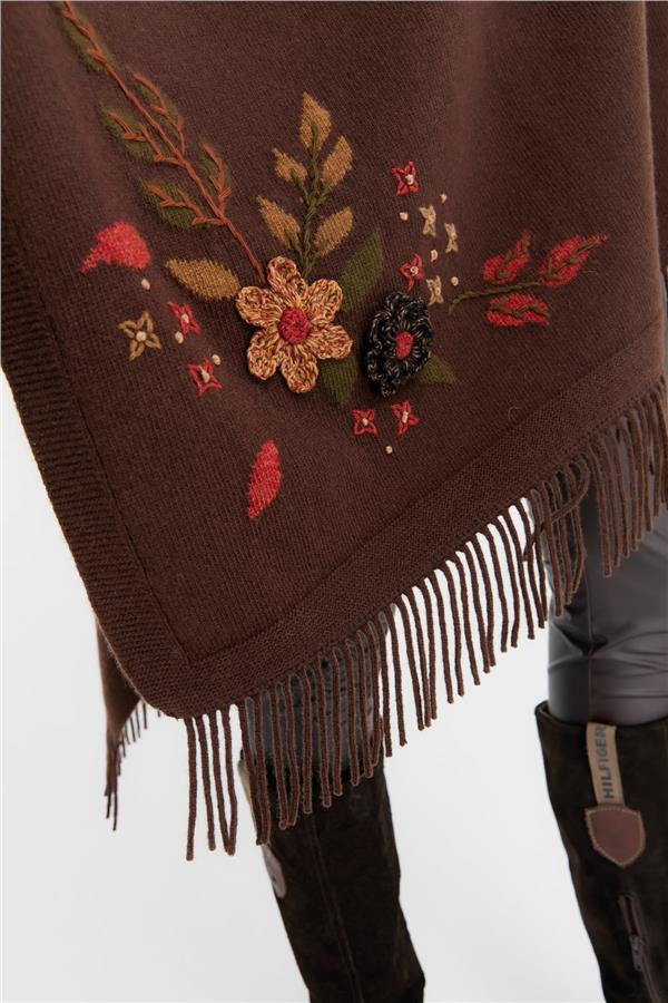 Kadın Papatya İşlemeli Püsküllü Yün Şal M.Kahve