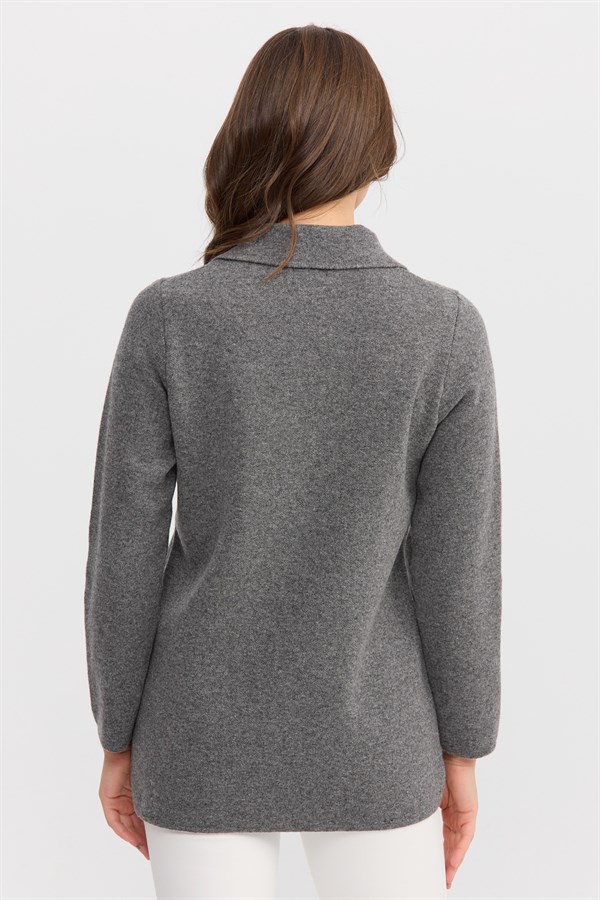 Женский шерстяной кардиган с вырезом поло и карманом на молнии дымчатый