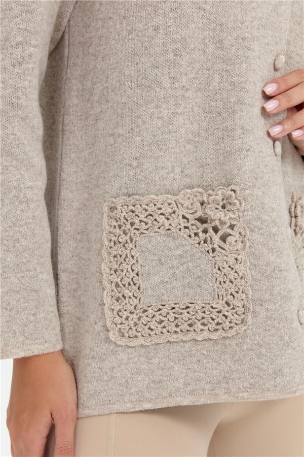 Kadın Polo Yaka Cebi Gül İşlemeli Kısa Yün Hırka V.Bej