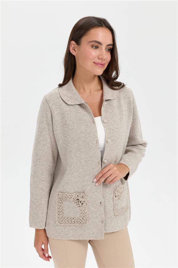 Kadın Polo Yaka Cebi Gül İşlemeli Kısa Yün Hırka V.Bej