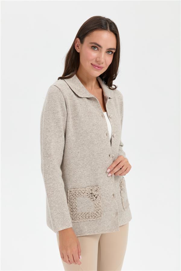 Kadın Polo Yaka Cebi Gül İşlemeli Kısa Yün Hırka V.Bej