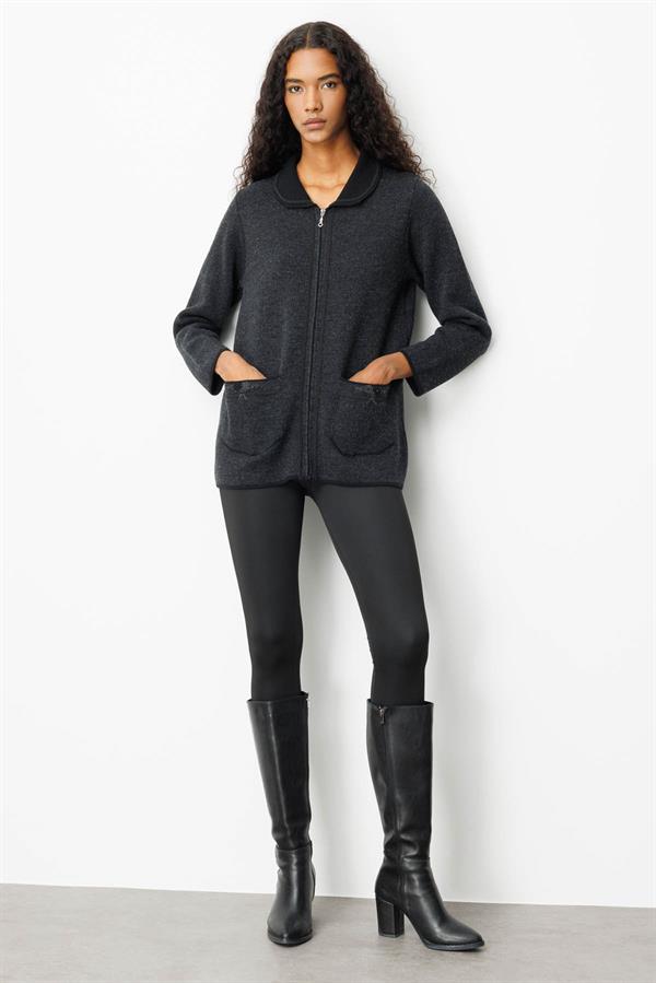 Kadın Polo Yaka Cebi Nakış İşlemeli Yün Hırka Siyah
