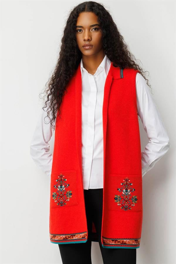 Kadın Polo Yaka Etek Ucu Kilim Desenli Uzun Yün Yelek Mercan