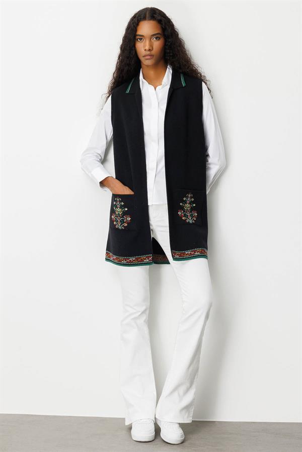 Kadın Polo Yaka Etek Ucu Kilim Desenli Uzun Yün Yelek Siyah