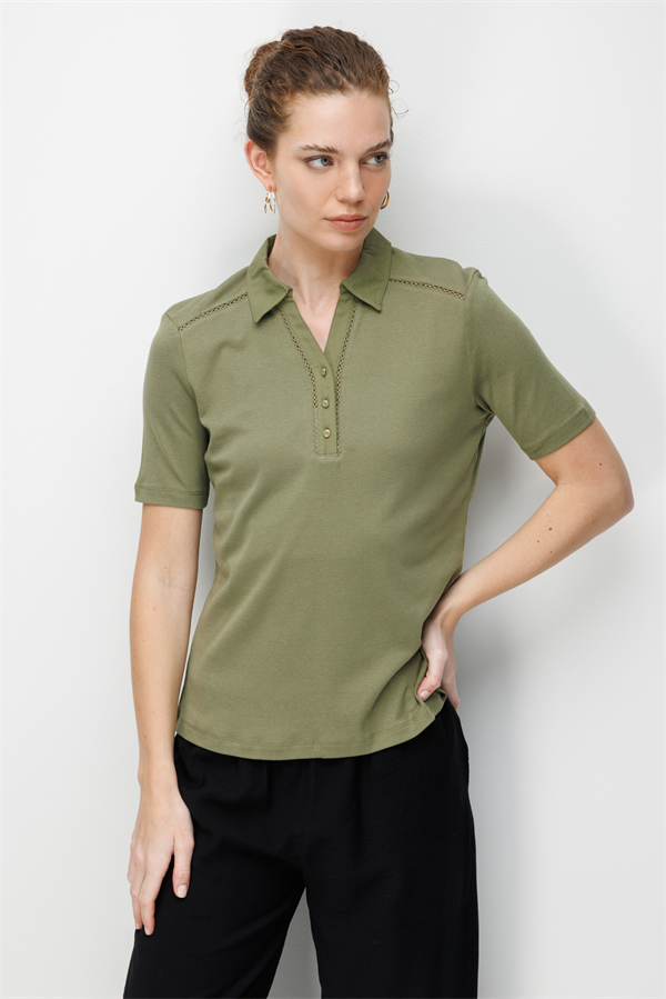 Kadın Polo Yaka İğne İşlemeli Pamuklu Penye T-shirt Haki
