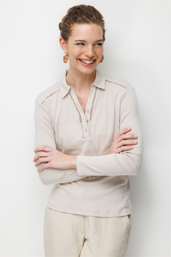Kadın Polo Yaka İğne İşlemeli Pamuklu Penye Bluz Bej