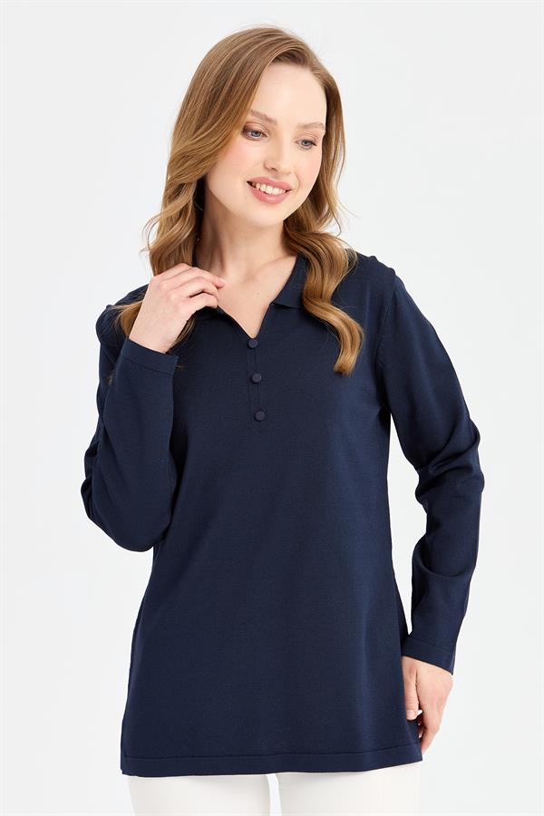 Женская блузка из тонкого трикотажа с воротником-поло