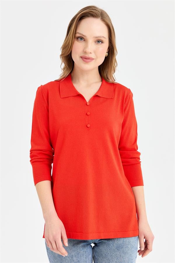 Женская блузка из тонкого трикотажа с воротником-поло