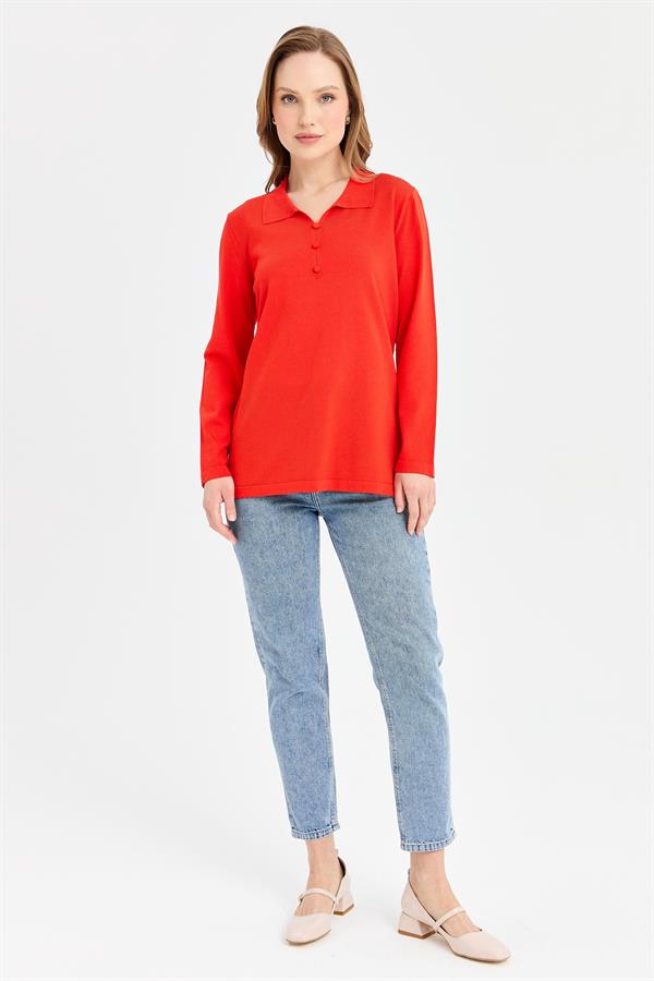 Женская блузка из тонкого трикотажа с воротником-поло