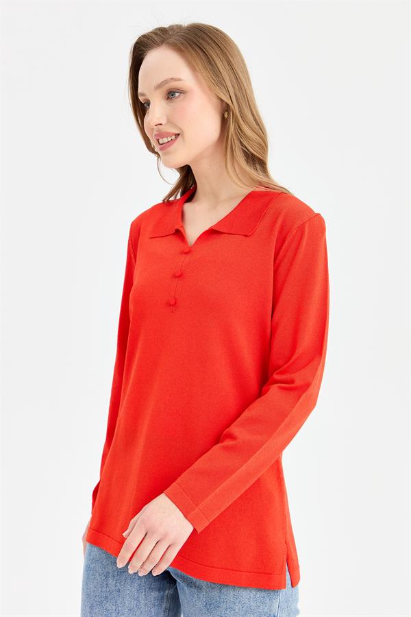 Женская блузка из тонкого трикотажа с воротником-поло