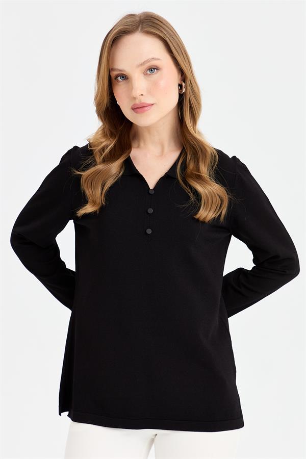 Женская блузка из тонкого трикотажа с воротником-поло