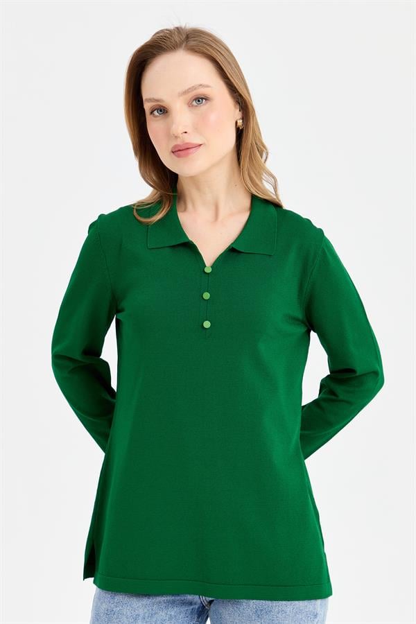 Женская блузка из тонкого трикотажа с воротником-поло