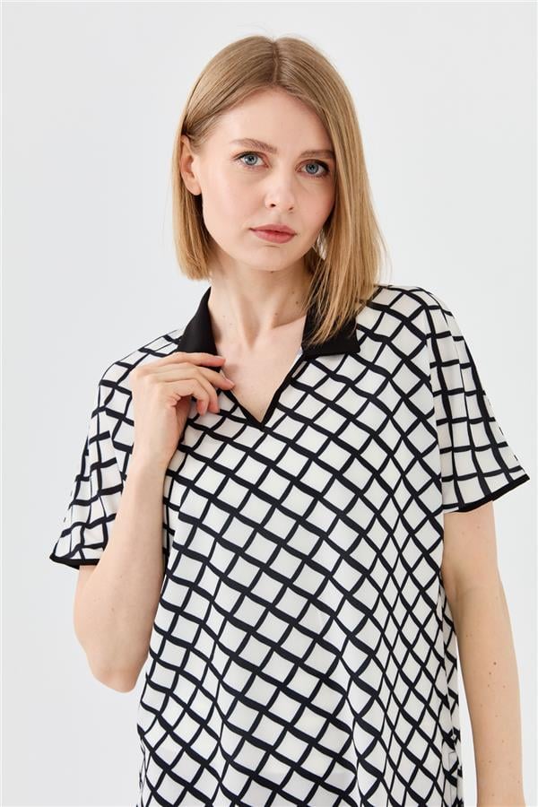 Kadın Polo Yaka Kare Desenli T-shirt Siyah