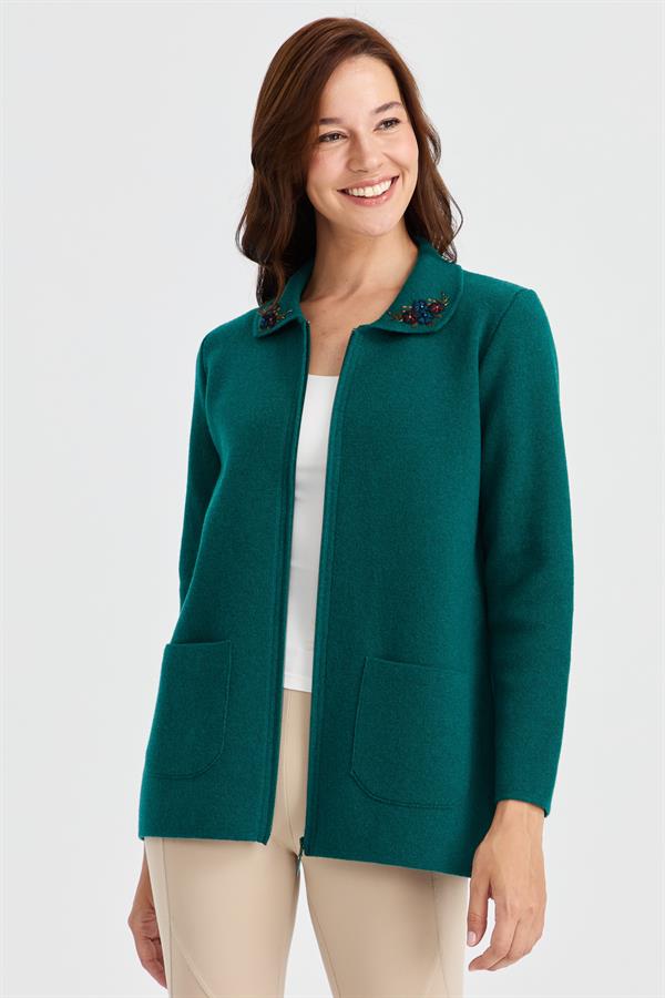 Женская шерстяная куртка с воротником-поло и кружевной вышивкой