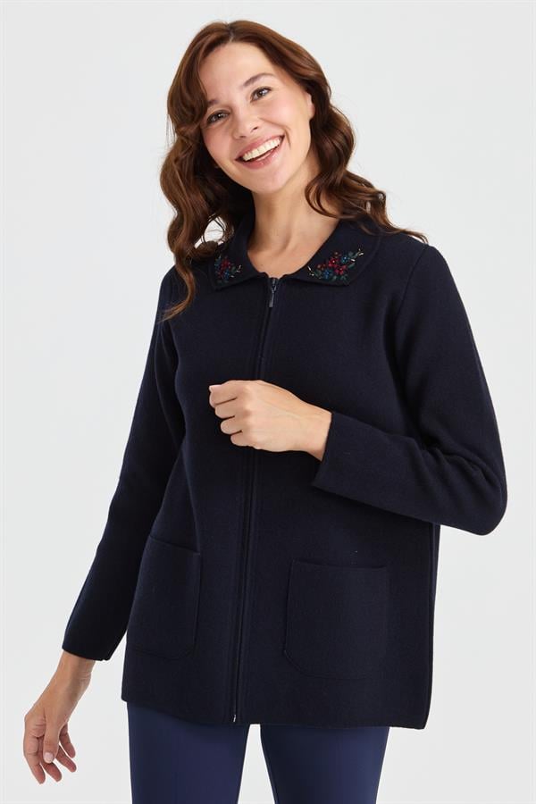 Женская шерстяная куртка с воротником-поло и кружевной вышивкой