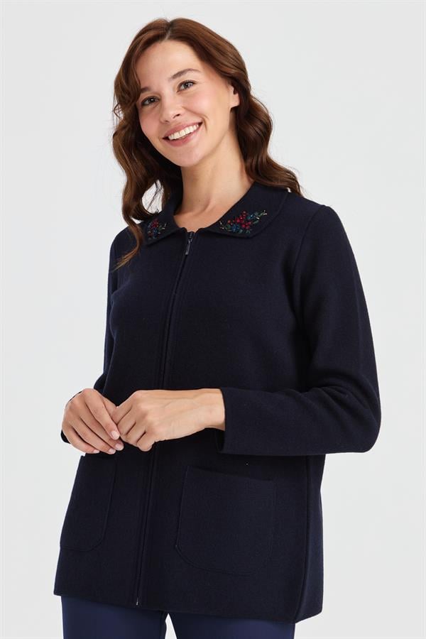 Женская шерстяная куртка с воротником-поло и кружевной вышивкой