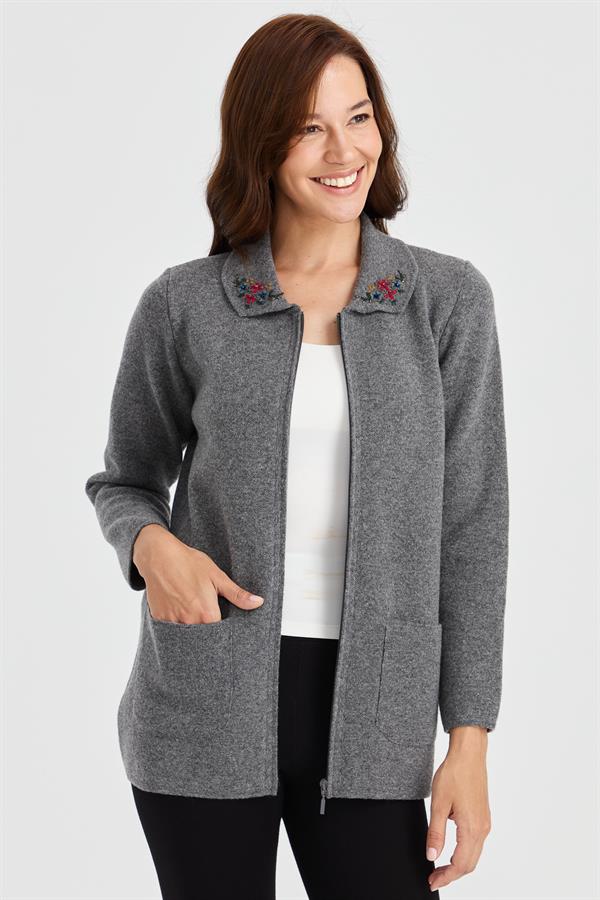 Женская шерстяная куртка с воротником-поло и кружевной вышивкой