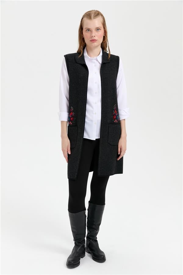 Kadın Polo Yaka Önü Açık İşlemeli Uzun Yün Yelek Siyah