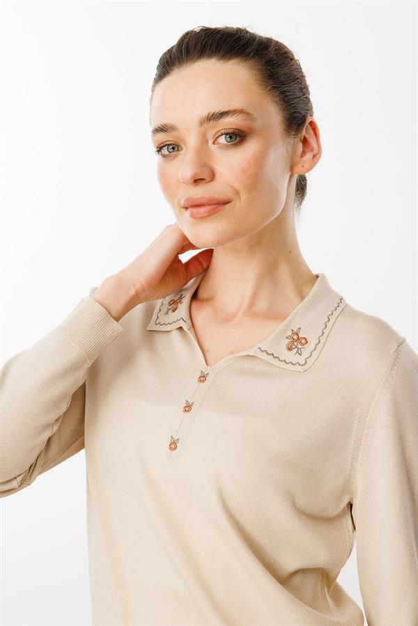 Kadın Polo Yaka Yakası Nakışlı Bluz Bej