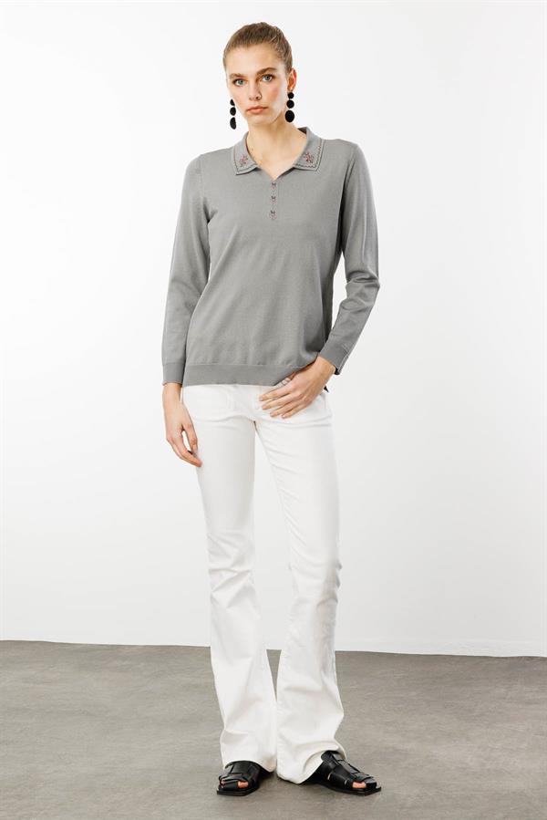 Kadın Polo Yaka Yakası Nakışlı Bluz Füme