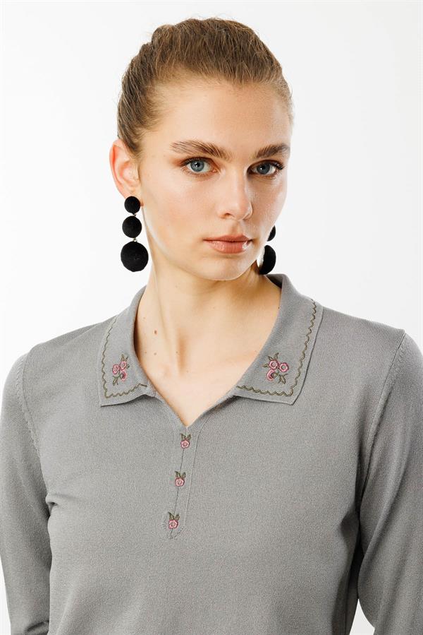 Kadın Polo Yaka Yakası Nakışlı Bluz Füme