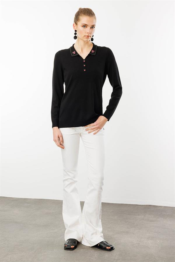 Kadın Polo Yaka Yakası Nakışlı Bluz Siyah