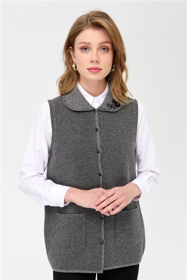 Женский шерстяной жилет с воротником-поло и карманами крючком копченый